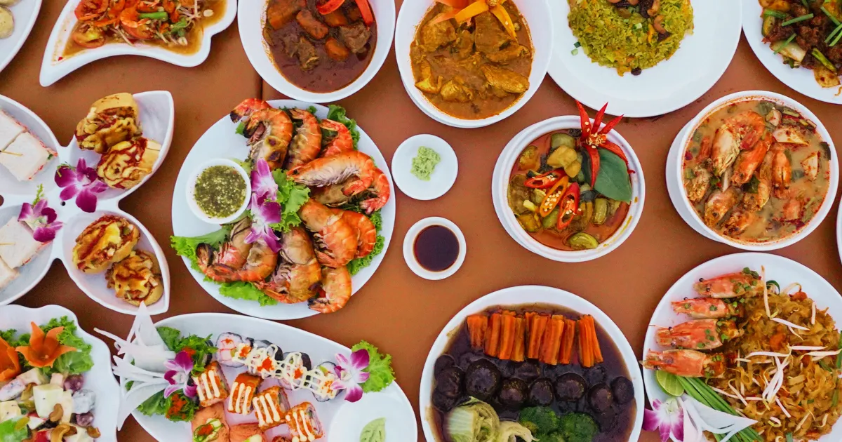 อิ่มอร่อยกับอาหารไทยและนานาชาติบนเรือสำราญเมอริเดียน ครูซ 2